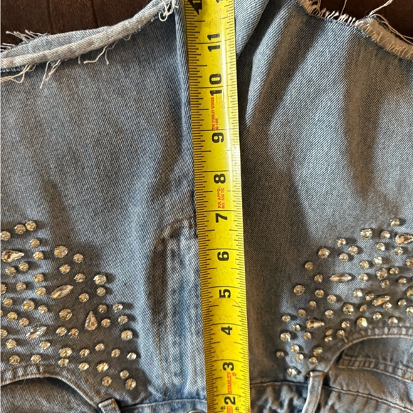 Cloud Ten Jean shorts. Crystal embellishments. NWT. Super cute! Size medium - Picture 13 of 14